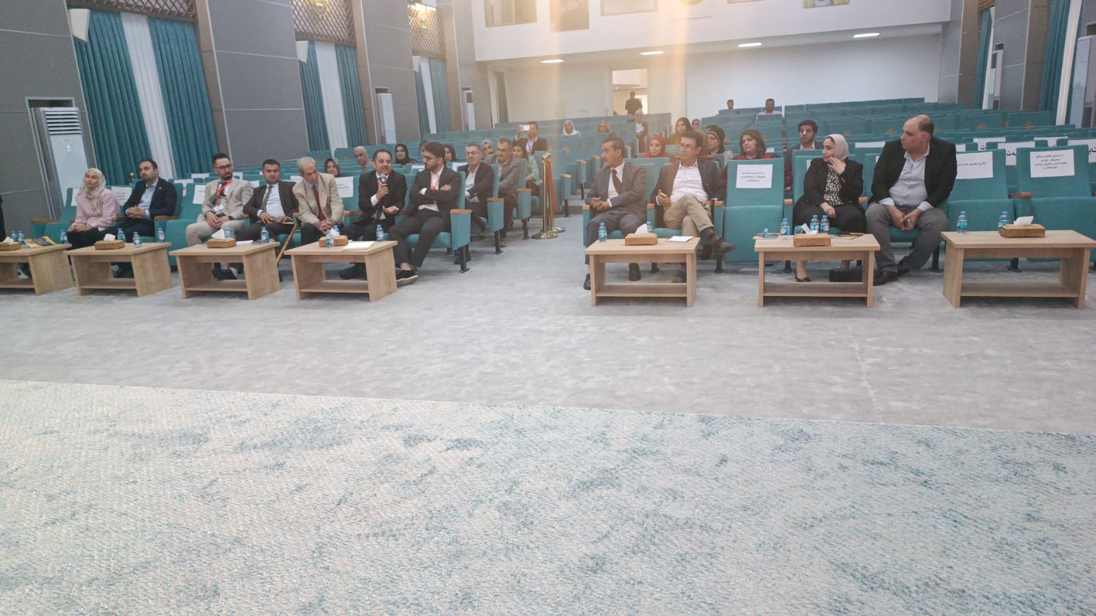 Engaged audience actively participating in the Kurdish AI masterclass discussion